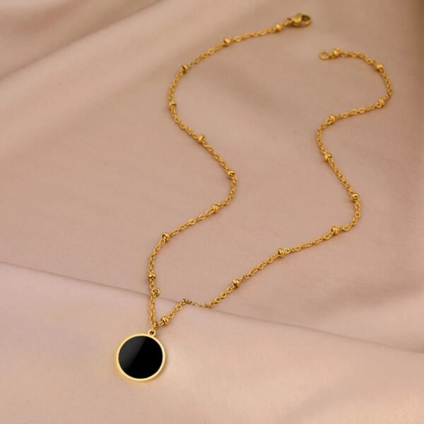 IMG_0193 Black Pendant Necklace (round) CGN15