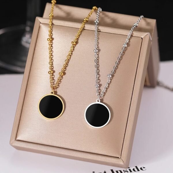 Black Pendant Necklace (round) Black Pendant Necklace