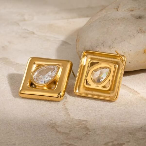 Donna Crystal Earrings