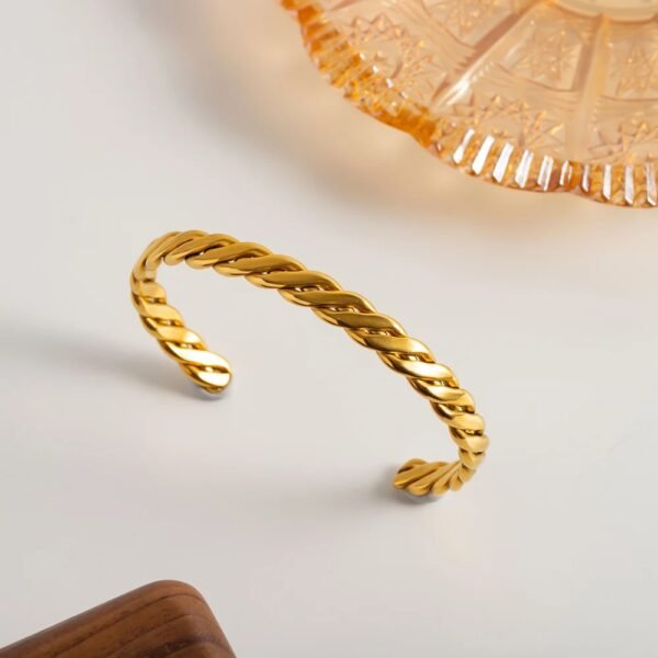 Jill Twist Wrist Cuff CGB08