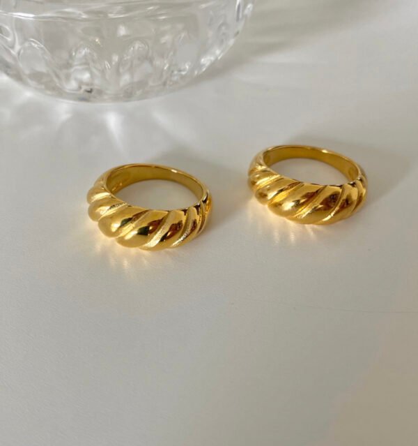 Stylish Pattern Croissant Ring