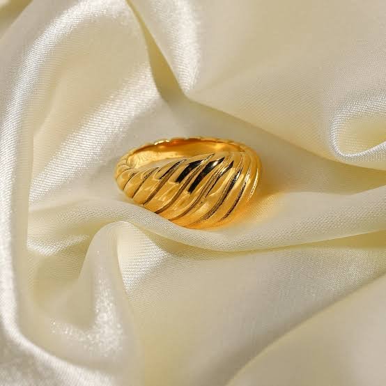 New Stylish Croissant Ring