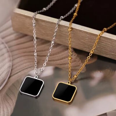 Black Pendant Necklace (square)