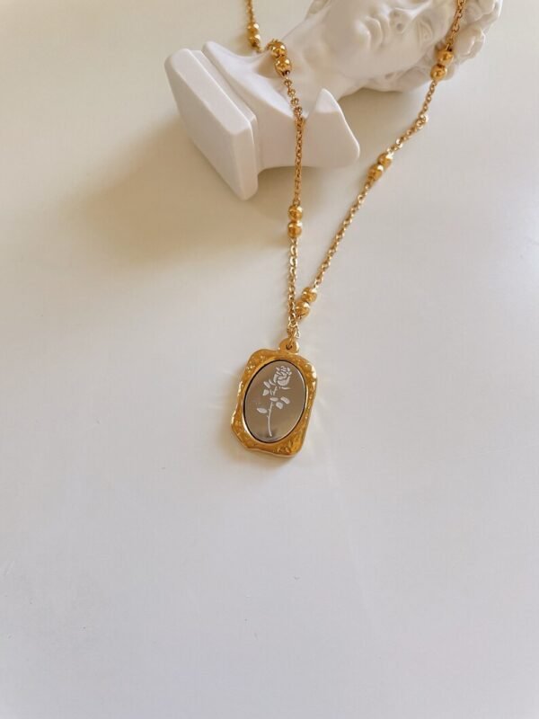 New Vintage Mirror Frame Rose Necklace CGN17