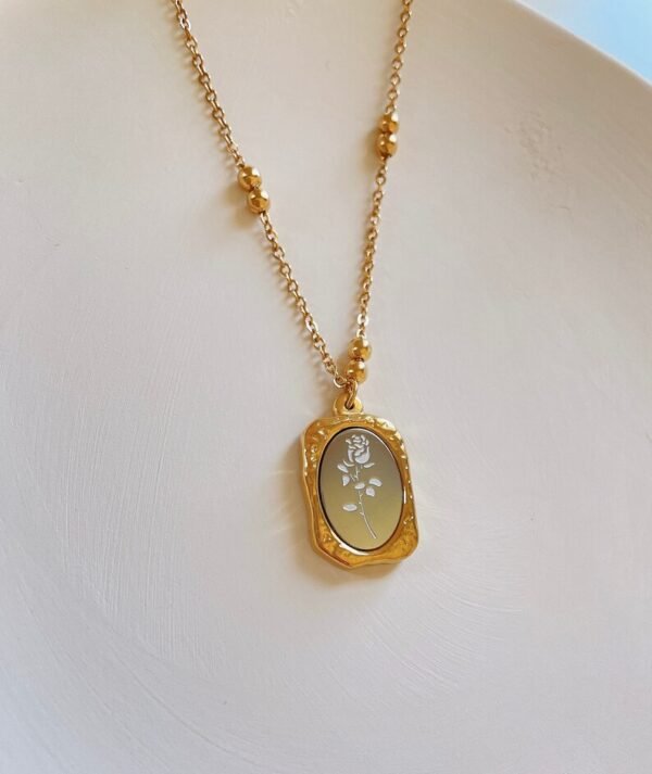 New Vintage Mirror Frame Rose Necklace CGN17