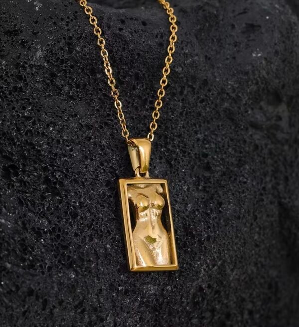 'I Am Woman' Necklace